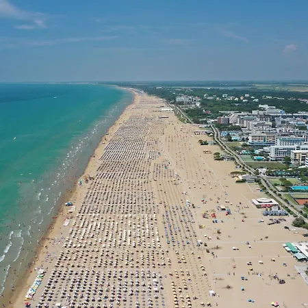 Apartment Homely With Great View And Pool Bibione