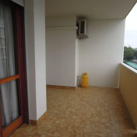 Homely With Great View And Pool דירה ביביונה