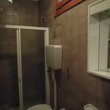 Homely With Great View And Pool דירה ביביונה